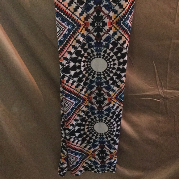 Patterned maxi dress with cross cross back - Picture 2 of 4